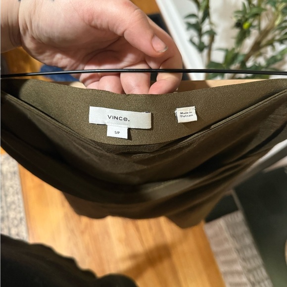 Vince Green Mini Wrap Skirt with Ruched Detail size small - Picture 4 of 7